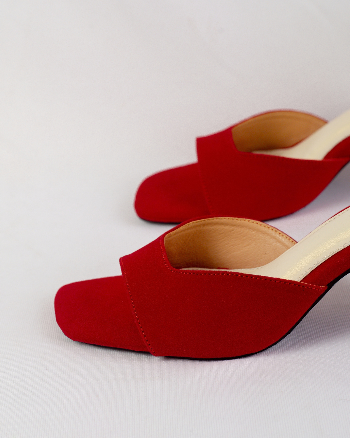 Elara Strap – Classic Red