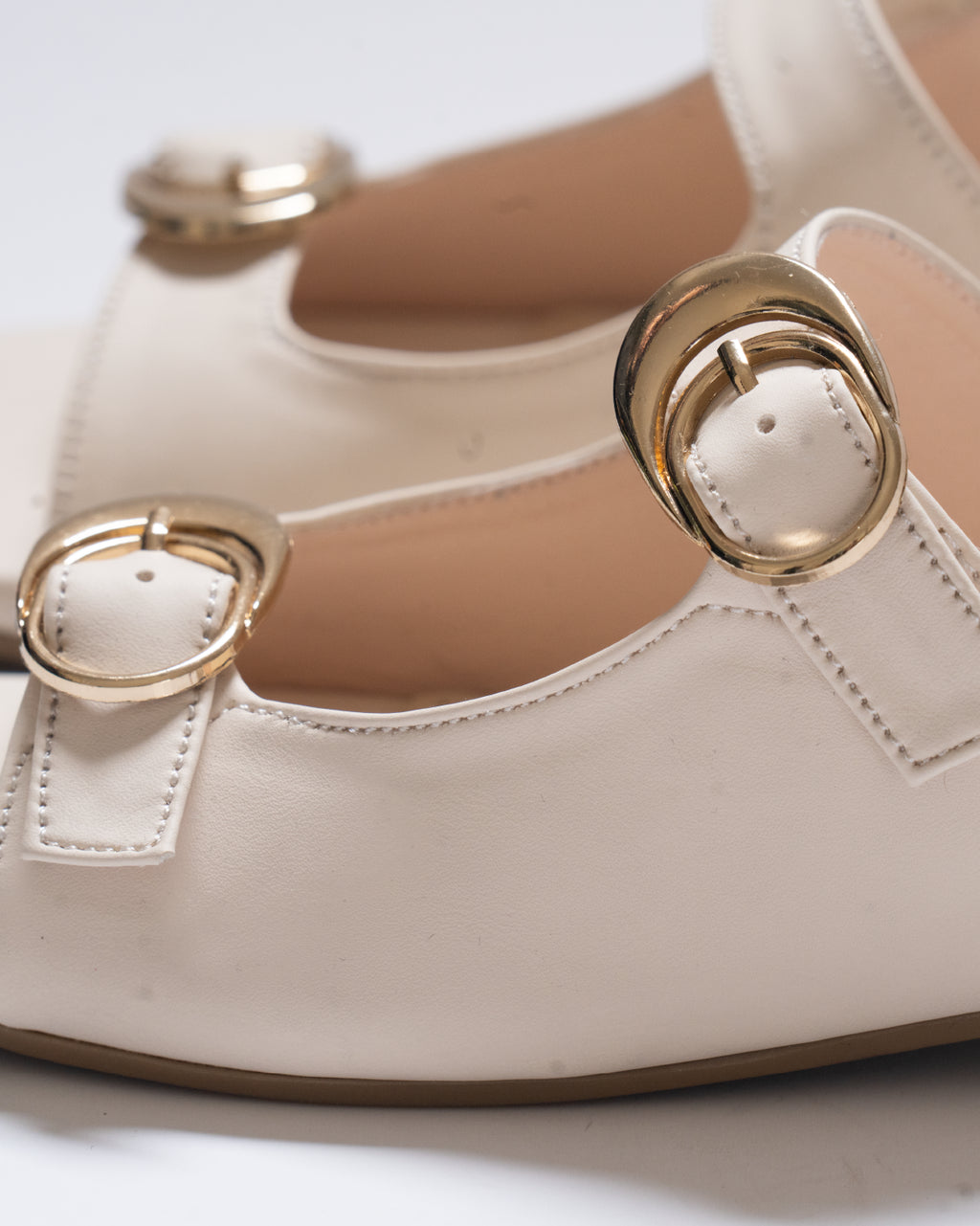luxe-buckle-aurora-cream-elegant-flat-sandals-chic